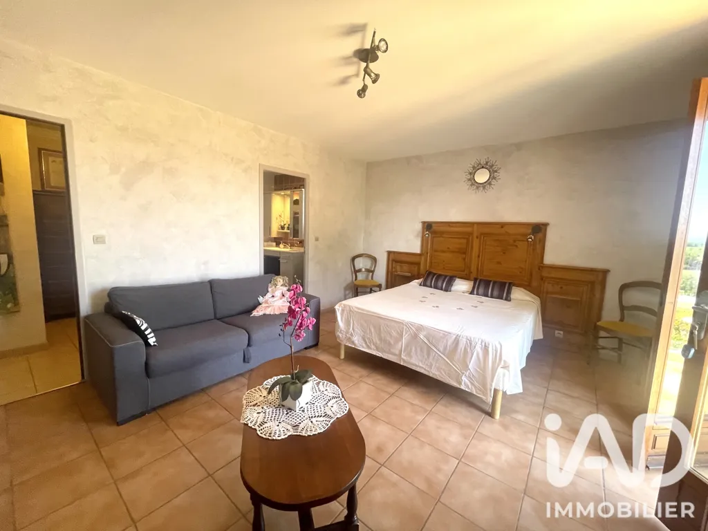 Chambres - Maison Traditionnelle avec Piscine à Cuxac-d'Aude
