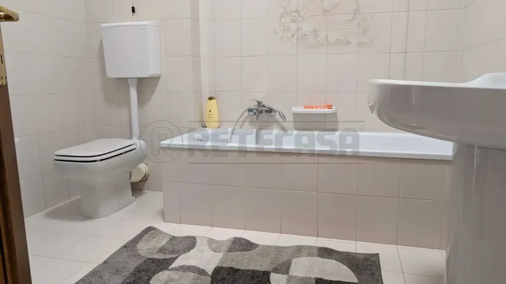 Bathrooms - Rustic Casale with Terrace in Casale sul Sile