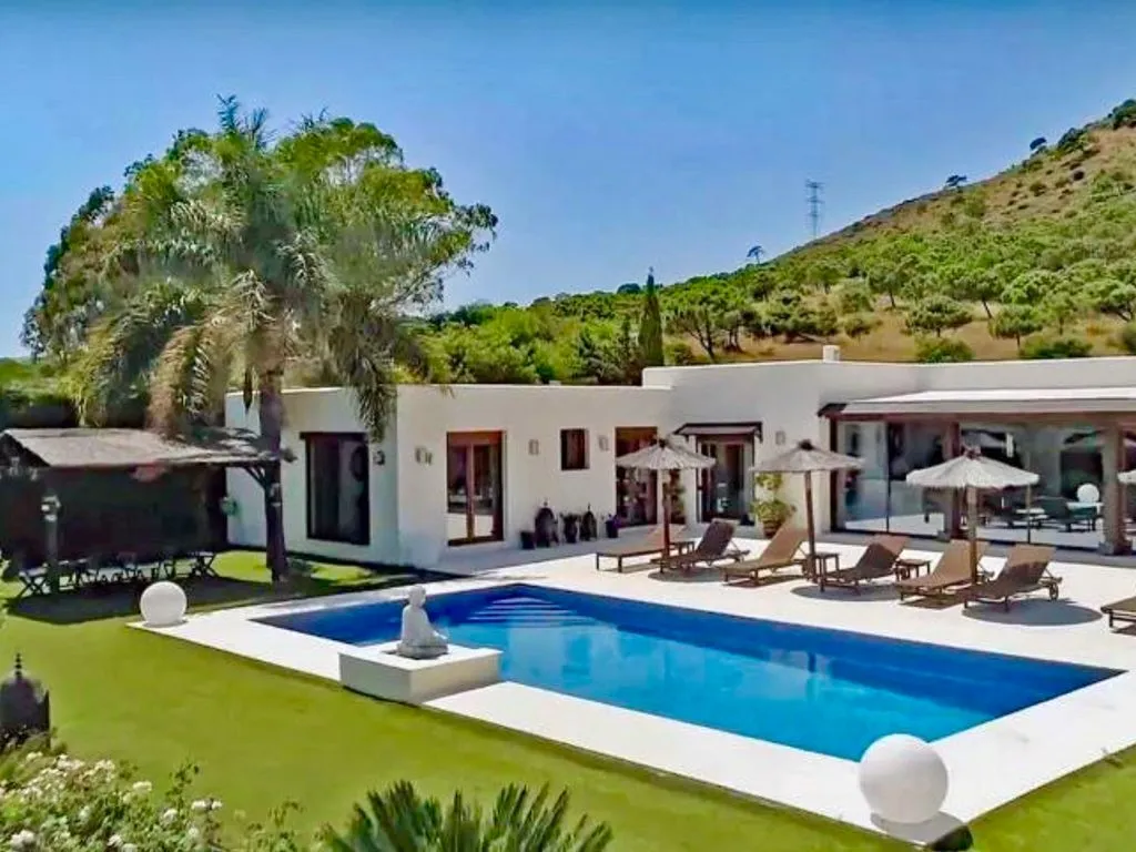 Bassein - Luxury Villa with Pool in Estepona, Malaga
