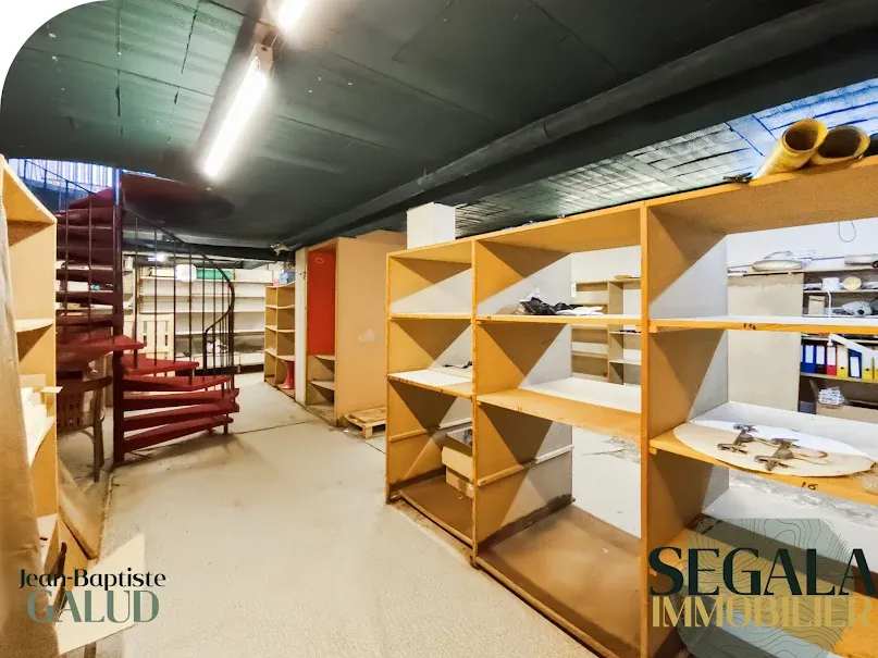 Pesuköök - Commercial Space with High Visibility in Carmaux