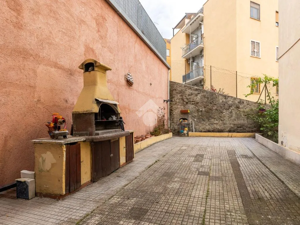 Jardin - 3-Room Apartment with Private Courtyard in Rome