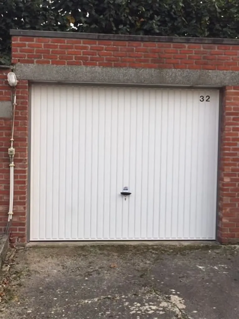 Garage - Fully Renovated 3-Bed Apartment in Kontich