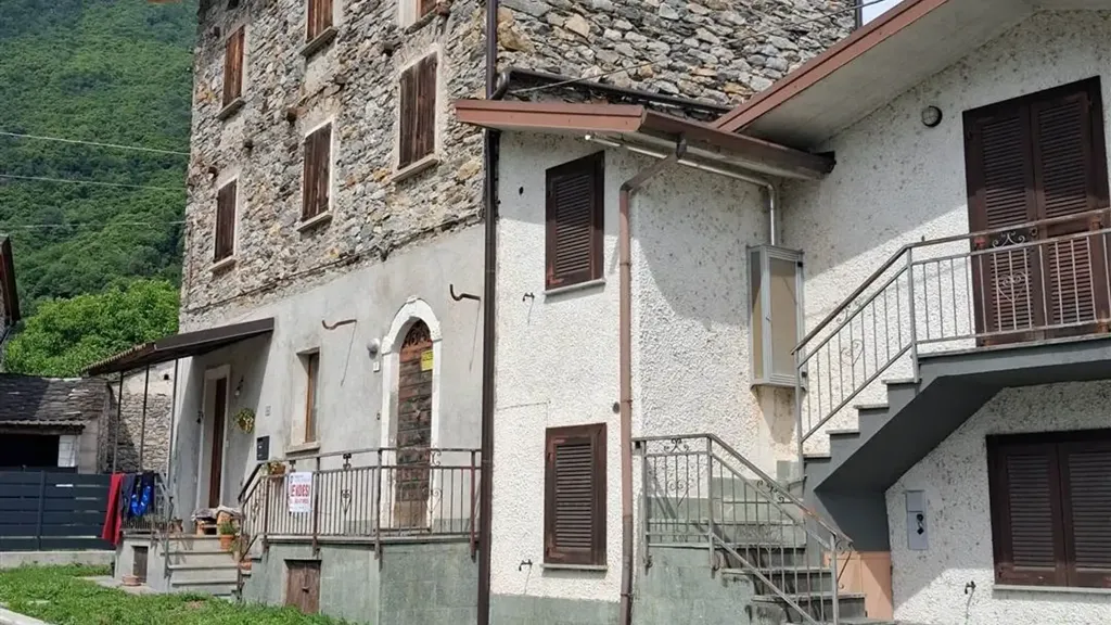 Välivaade - Quadrilocale to Renovate in Samolaco