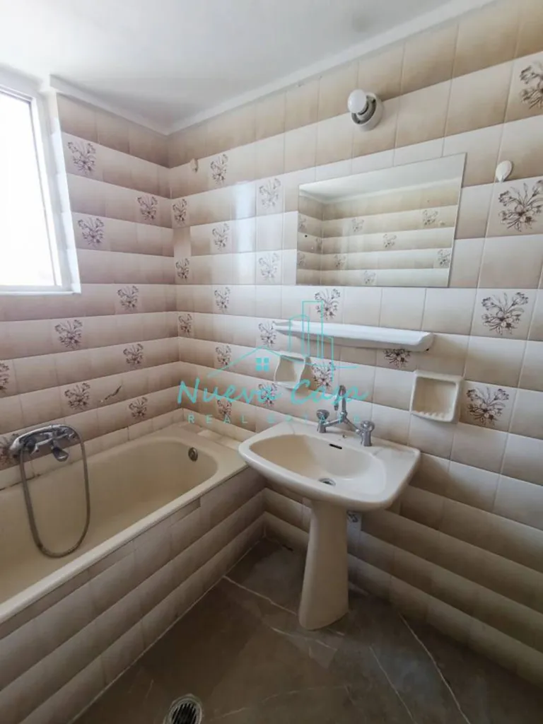 Vannitoad - 2nd Floor Apartment with Balcony in Patras