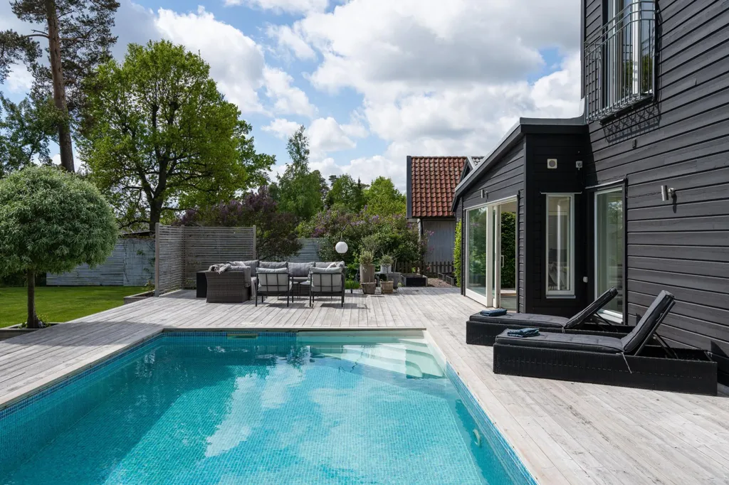 Bassein - Luxury Villa with Pool in Ekängen