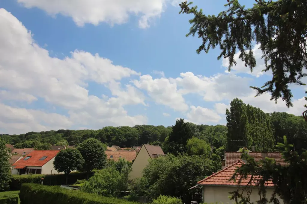 Aed - Divisible Plot with House in Villepreux