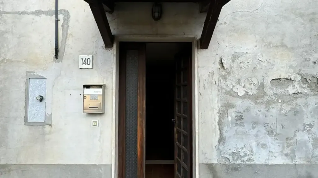 Entrée - Rustic Cottage for Renovation in Casale Monferrato