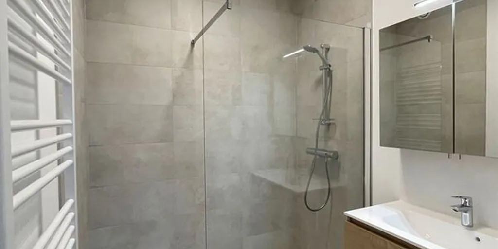 Salles de bain - Appartement avec Terrasse dans la Résidence Central Park à Marche-en-Famenne