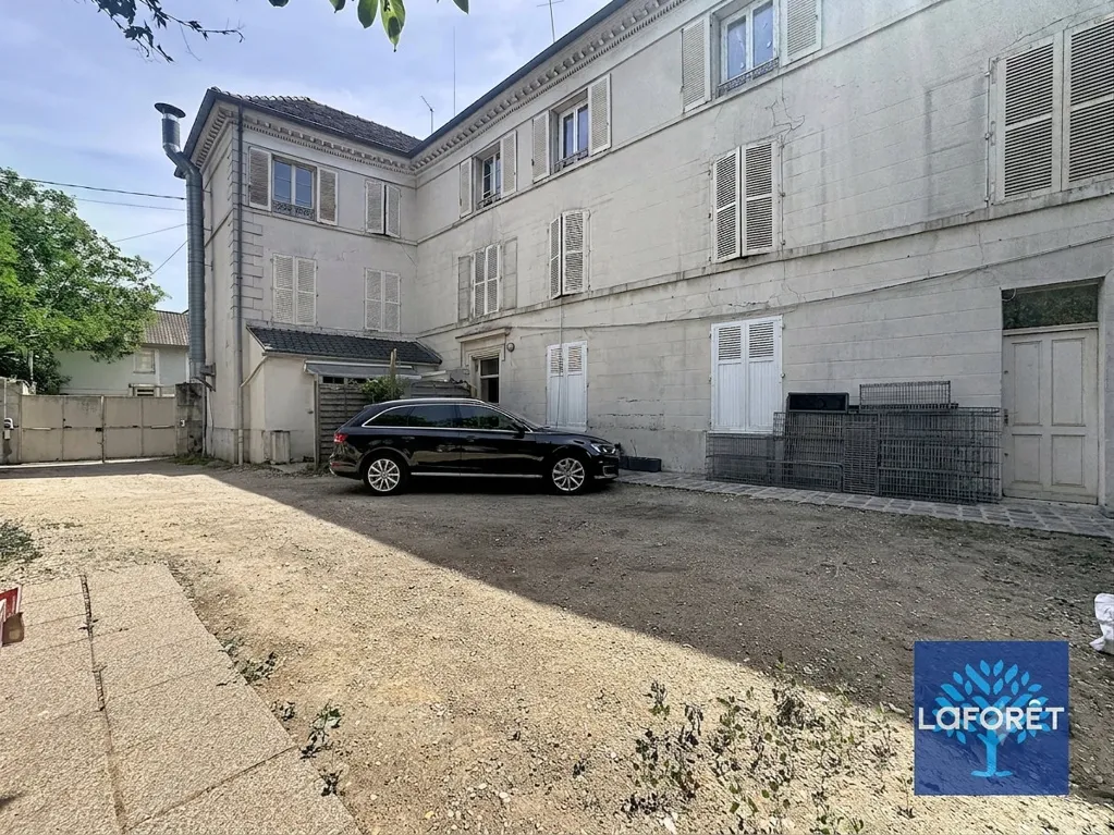 Giardino - Charming Flat in Historic Building, Chilly-Mazarin