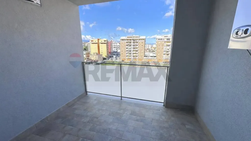 Balcony - Modern Apartment with Balcony in Cosenza