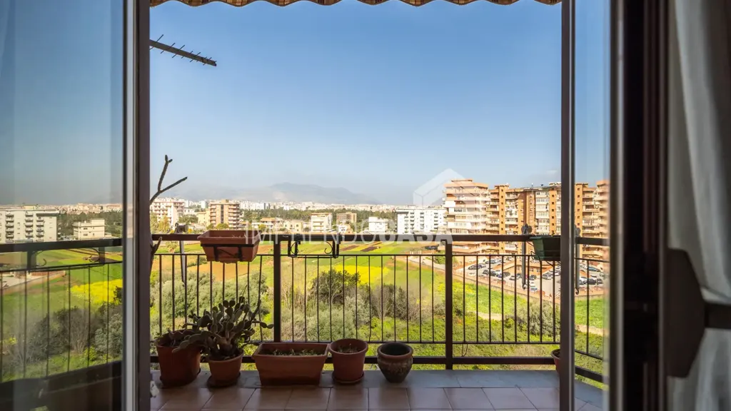 Balcon - Panoramic Apartment with Balcony in Palermo