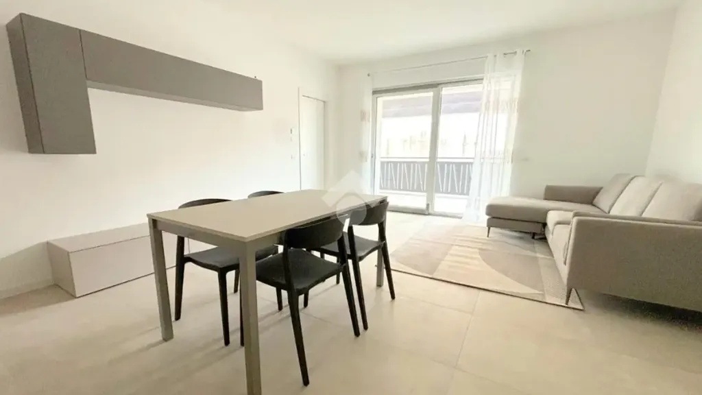 Salle à manger - New Triplex with Garden in Carpenedolo