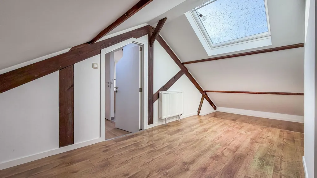 Pièces - Villa Rénovée avec Jardin et Bureau à Proximité des Axes