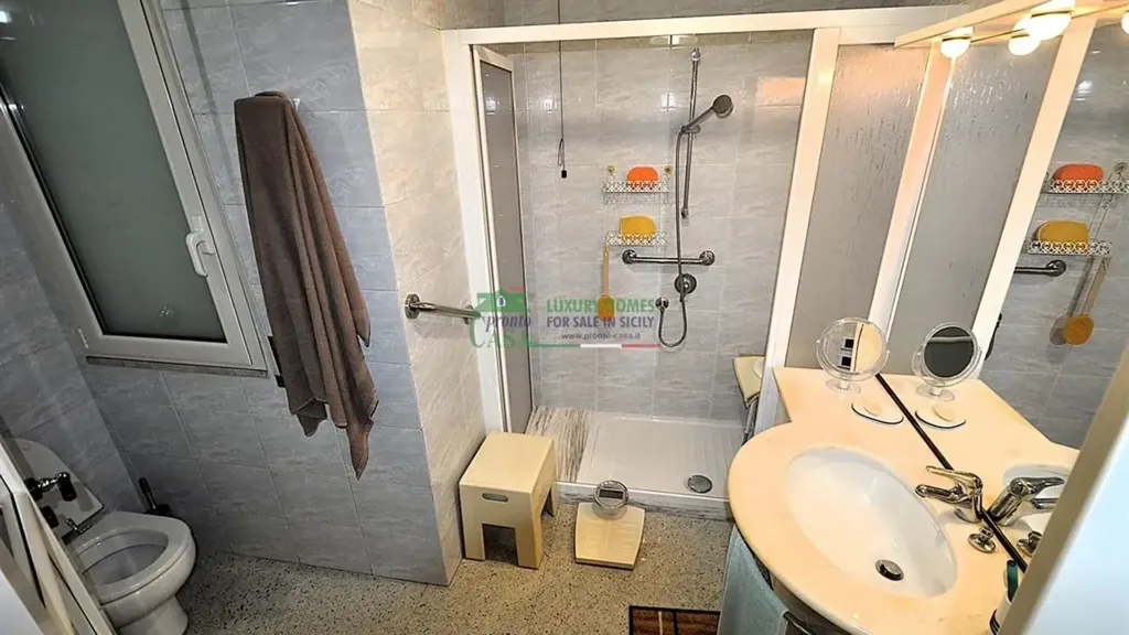 Vannitoad - 3-Bedroom Apartment with Balcony in Ragusa