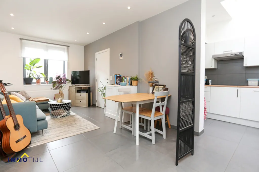 Séjour - Maison Rénovée avec Espace de Rangement à Dendermonde