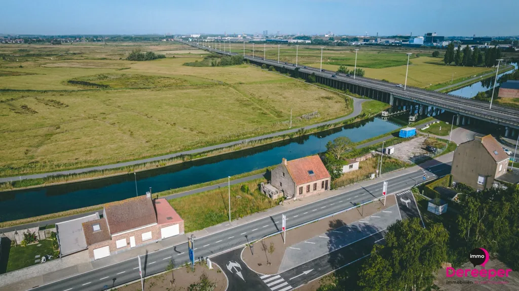 Vue aérienne - Maison à rénover avec vue sur l'eau à Oudenburg
