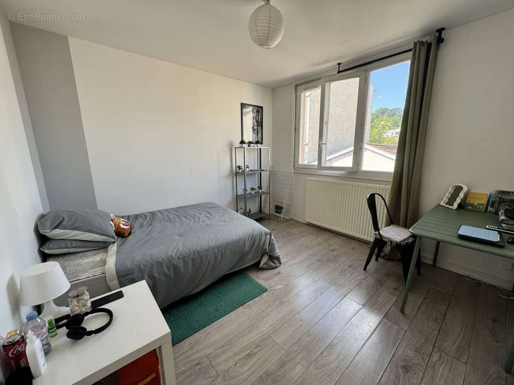 Camere da letto - Large 6-Bedroom Apartment in Lyon 9