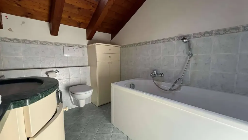 Salles de bain - Penthouse with Panoramic Terrace in Cantù