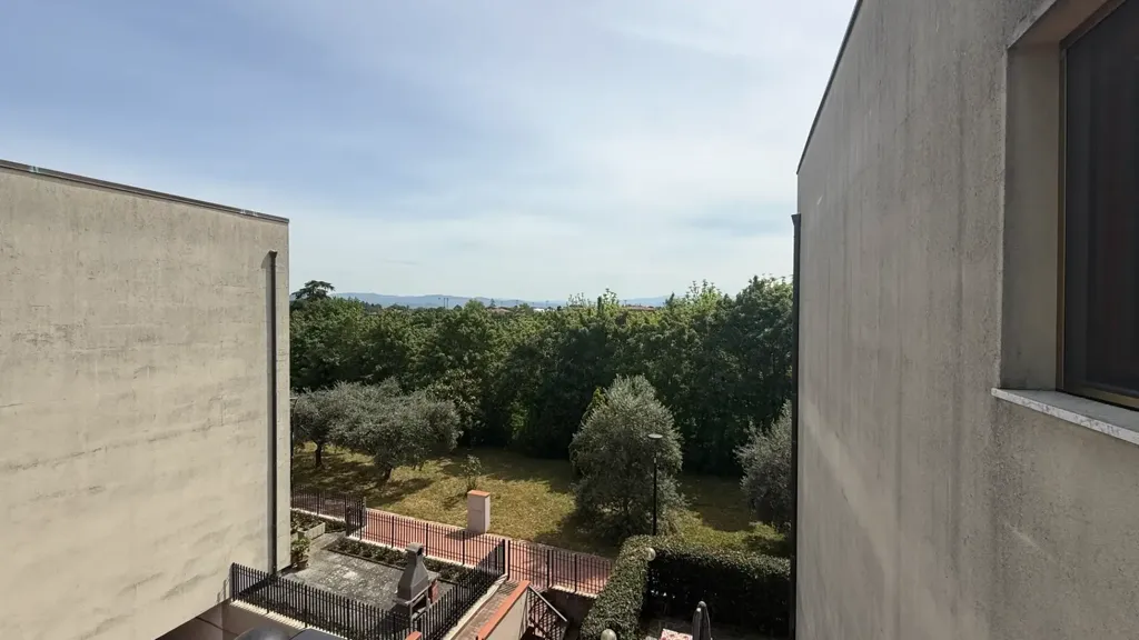 Rõdu - Bright Apartment with Terraces in Scandicci