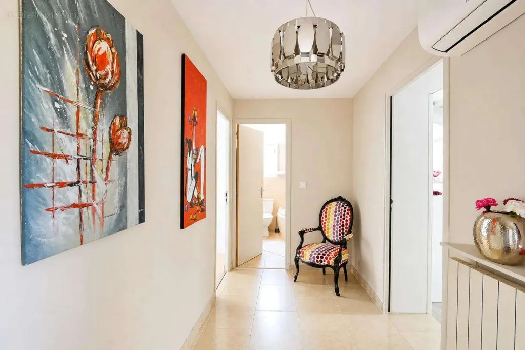 Entrée - Maison Rénovée avec Piscine à Vedène