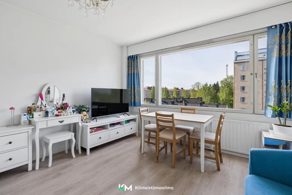 Elutuba - Modernised Flat with Views in Alppila