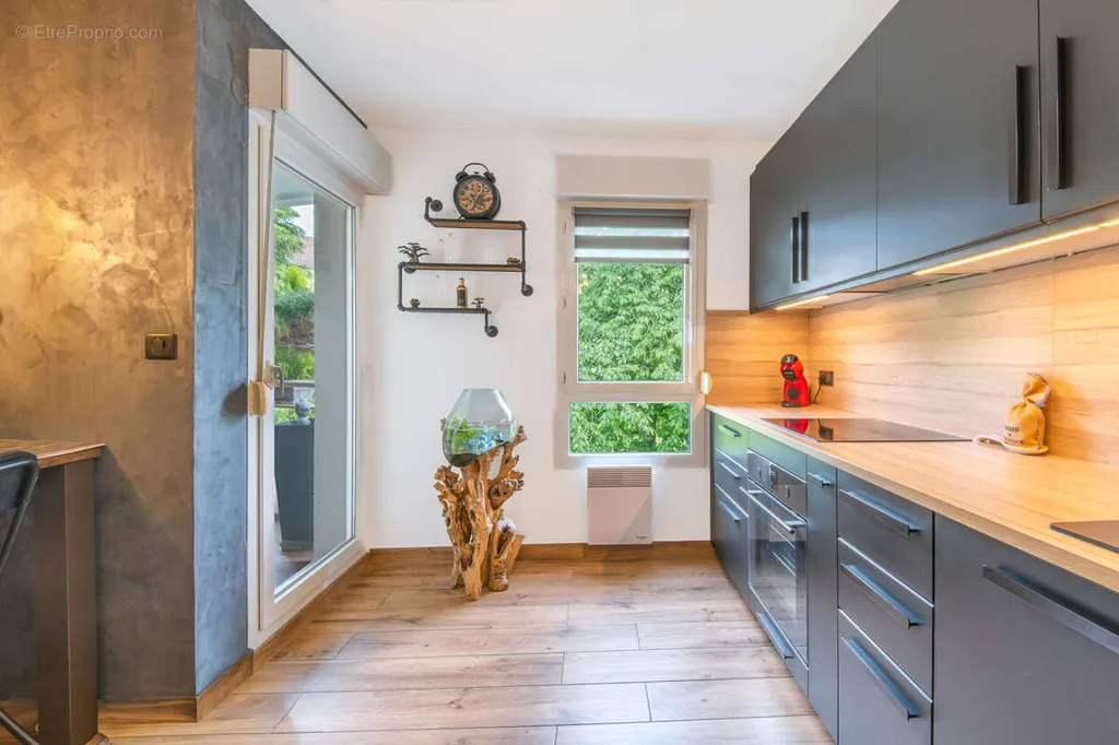 Cuisine - Appartement T5 avec Balcon-terrasse à la Toison d'Or