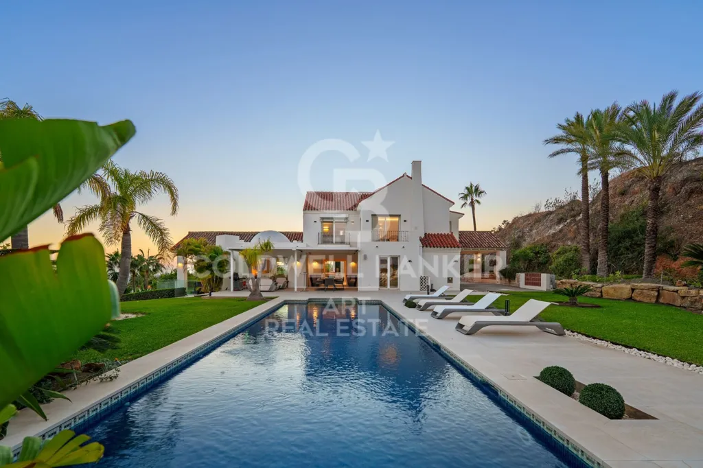 Bassein - Contemporary Mediterranean Villa with Panoramic Views in Benahavís