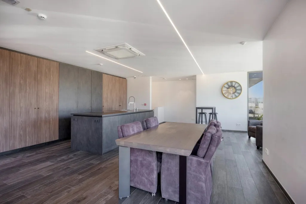 Salle à manger - Bâtiment Commercial Rénové à Heverlee, Leuven