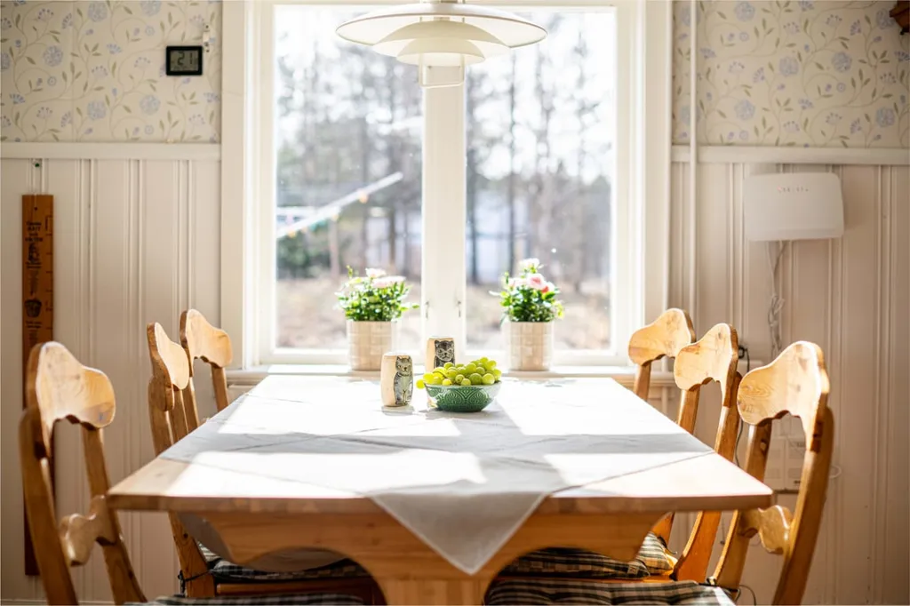 Sala da pranzo - Charming Farmhouse with Workshop in Nyhem