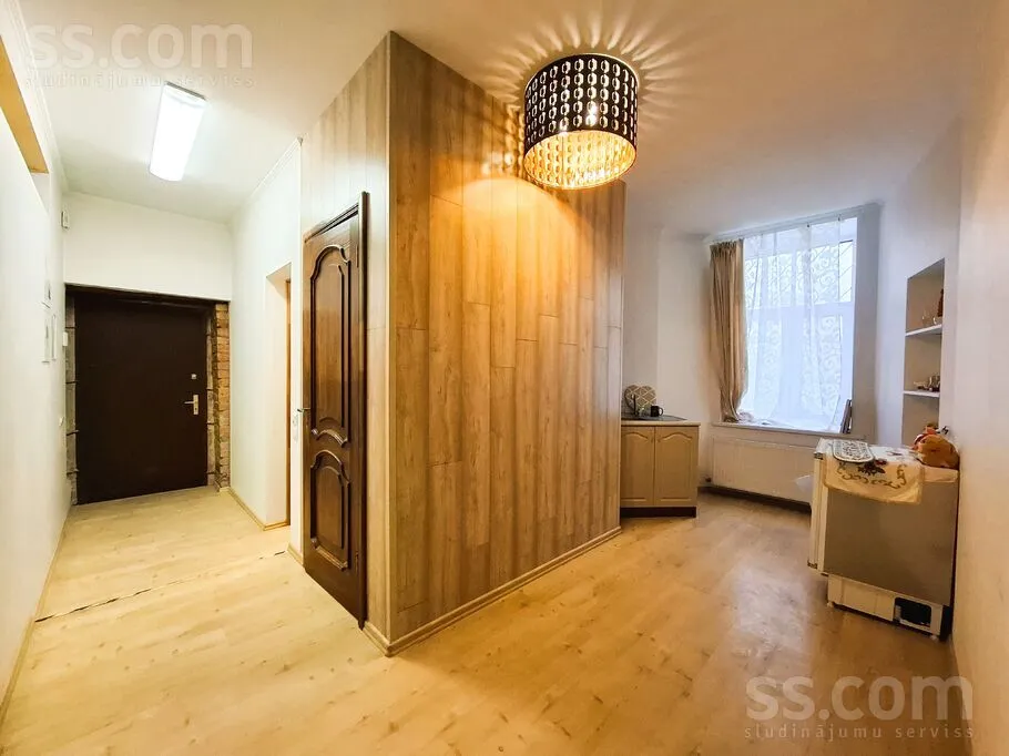 Entrée - Spacious 3-Bedroom Apartment in Quiet Centre, Riga