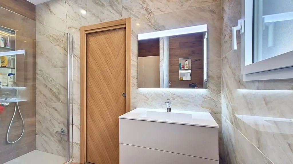 Bagni - Contemporary Villa with Pool in Langlade