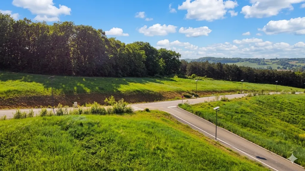 Giardino - Buildable Plot with Green Setting near Agen