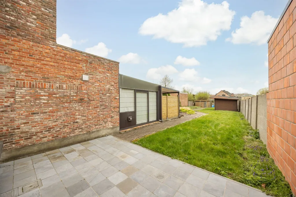 Jardin - Maison à Rénover avec Garage à Blaasveld