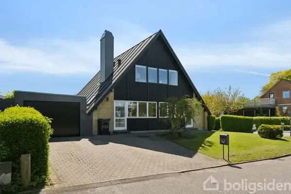 Extérieur - 1960s Villa with Garden in Strib