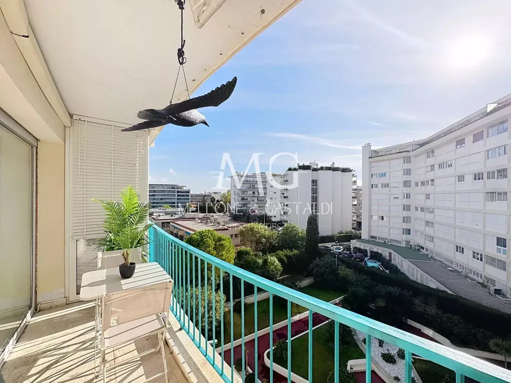 Rõdu - 3-Bedroom Seafront Apartment in Cannes