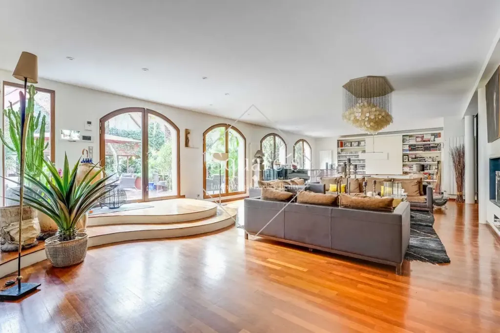 Elutuba - Luxury Maison with Patio in Levallois-Perret