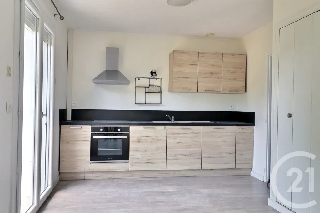 Köök - Spacious Ground Floor House with Garden in Ambronay