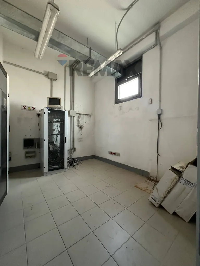 Pesuköök - Commercial Space with 3 Vitrines in Riccione