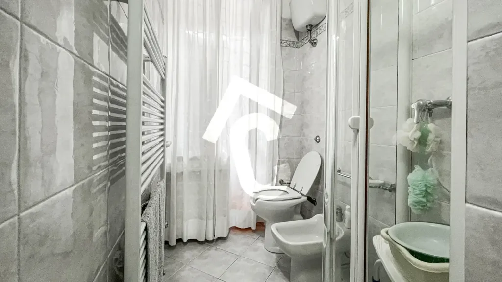 Salles de bain - Apartment with Panoramic View in Serra San Quirico