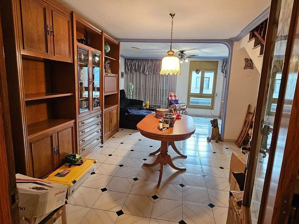 Söögituba - Terraced House with Balcony in Olot