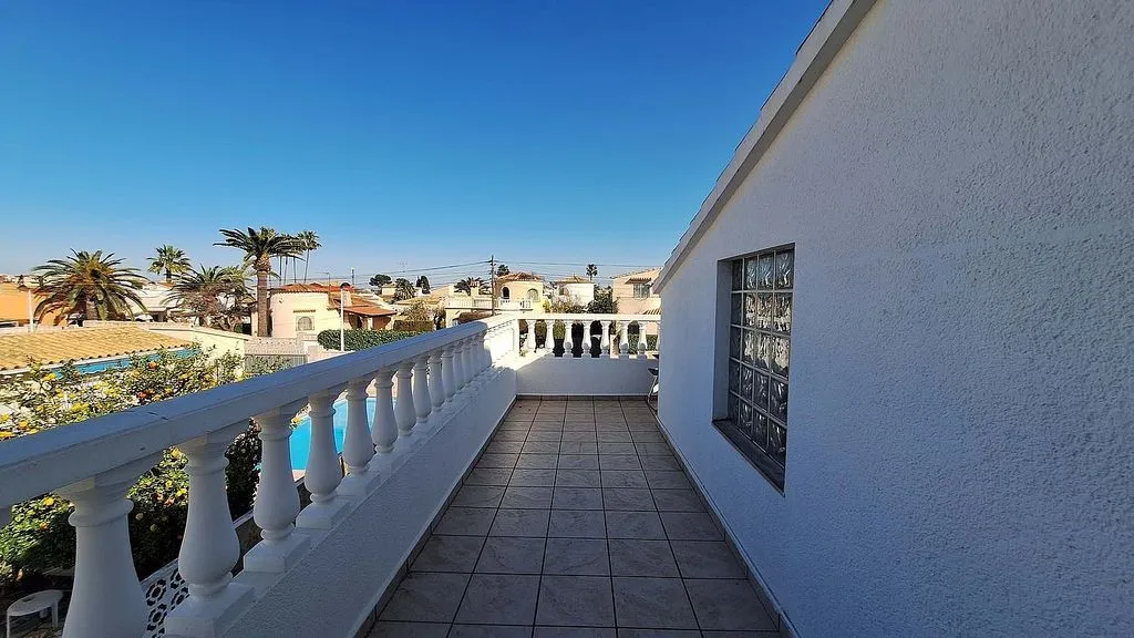 Balcon - Chalet with Pool and Terrace in Els Poblets