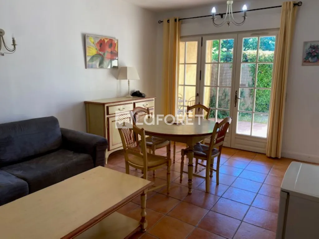 Söögituba - Ground Floor House with Garden in Secure Domain