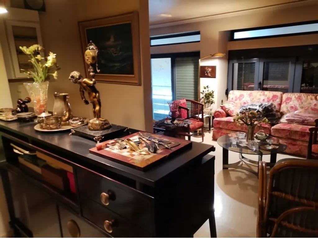 Soggiorno - Renovated Corner Apartment with Front View in Erythraia Centre