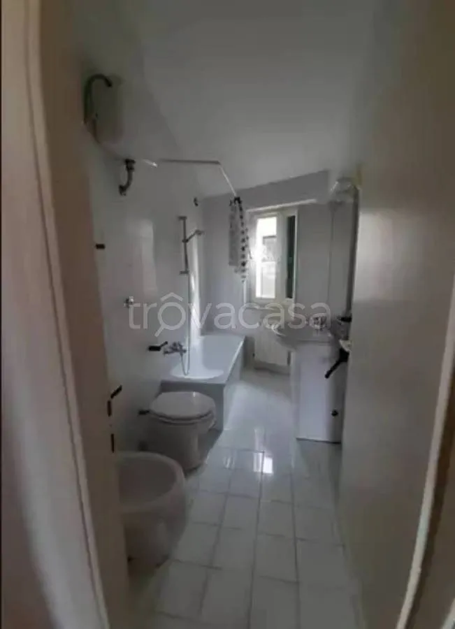 Salles de bain - Rustic Apartment with Fireplace in Todi