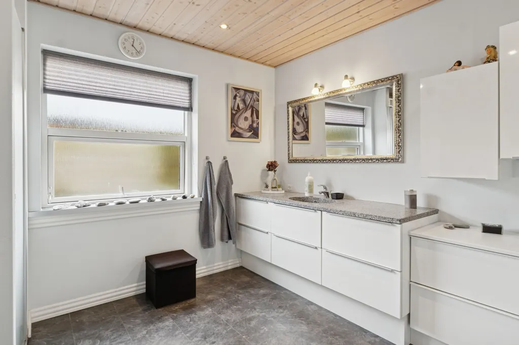 Bagni - Well-Built Summerhouse with Garden in Skellet
