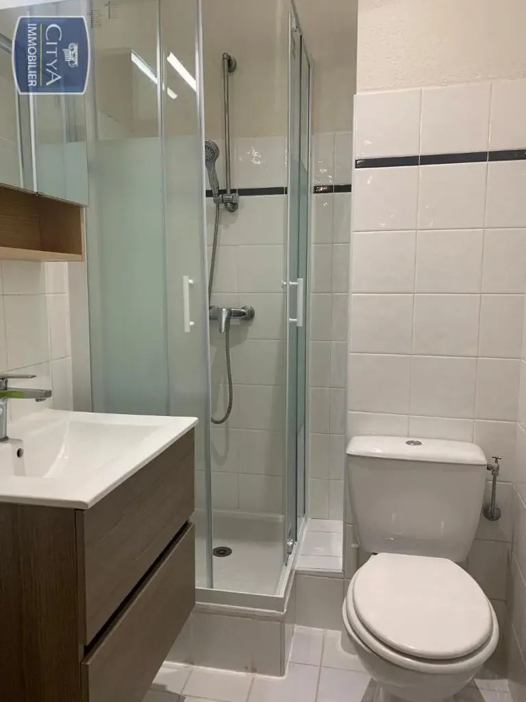 Salles de bain - Appartement Meublé en Centre-Ville à Fréjus