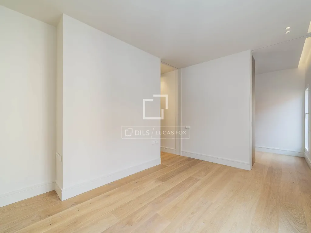 Pièces - Renovated Apartment with City Views in Eixample