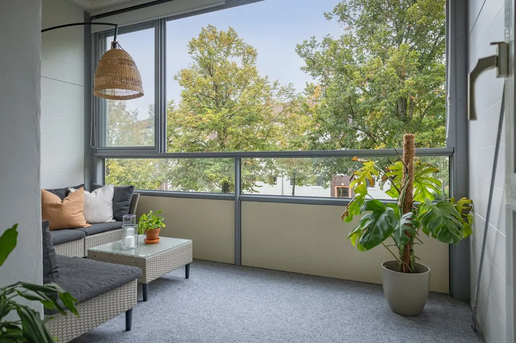 Balcon - Renovated Apartment with Large Balcony in Central Location