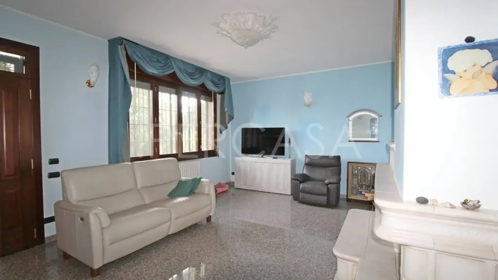 Séjour - Rustic Villa with Dual Units in Formigine
