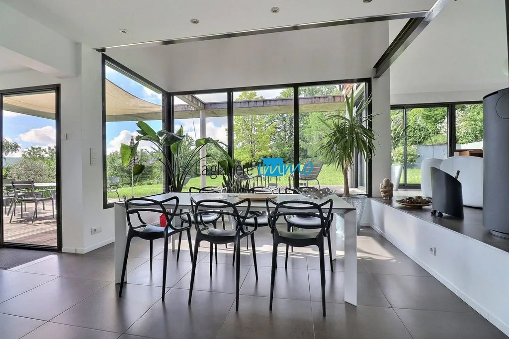 Salle à manger - Maison Contemporaine avec Vue Panoramique à Chanonat